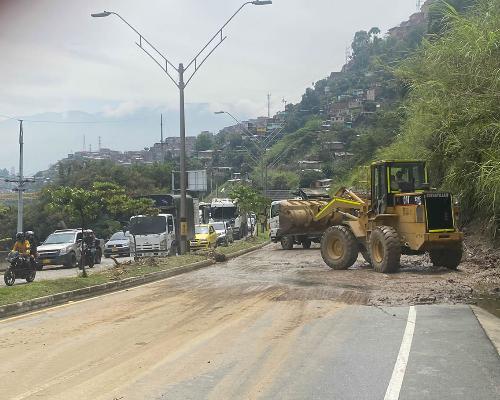 FotografoFoto Alcaldía de Medellín:Gracias a la reacción de los organismos de emergencia, en las últimas horas se han atendido 24 incidentes por las lluvias. 